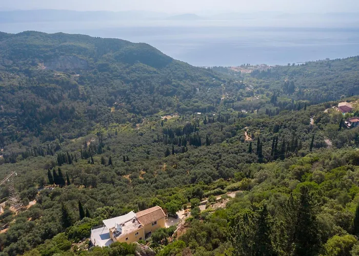 아파트 Mountain Retreat With Sea View